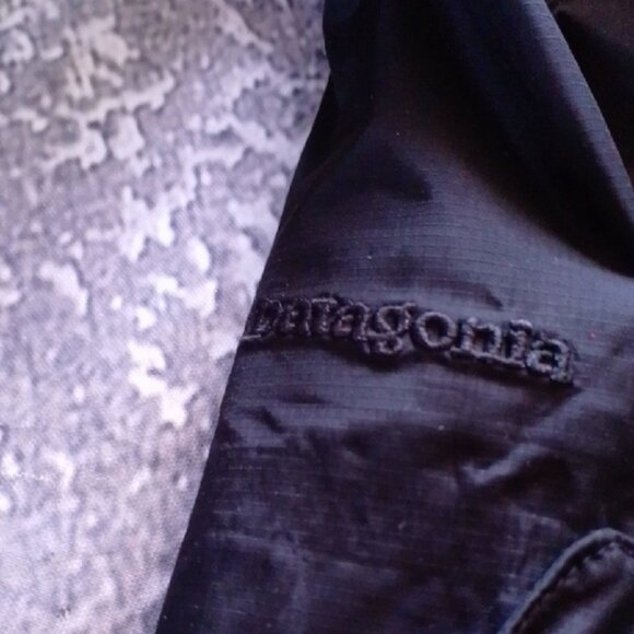 PATAGONIA WOMEN'S RAINCOAT - Picture 8 of 9